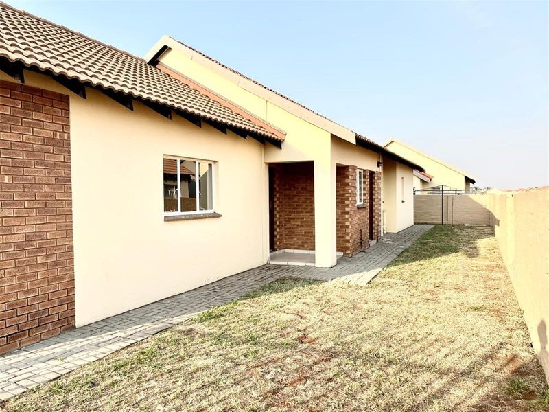 House For Sale in Waterkloof Hill Estate, Waterkloof AH, Rustenburg, North West - Photo 2