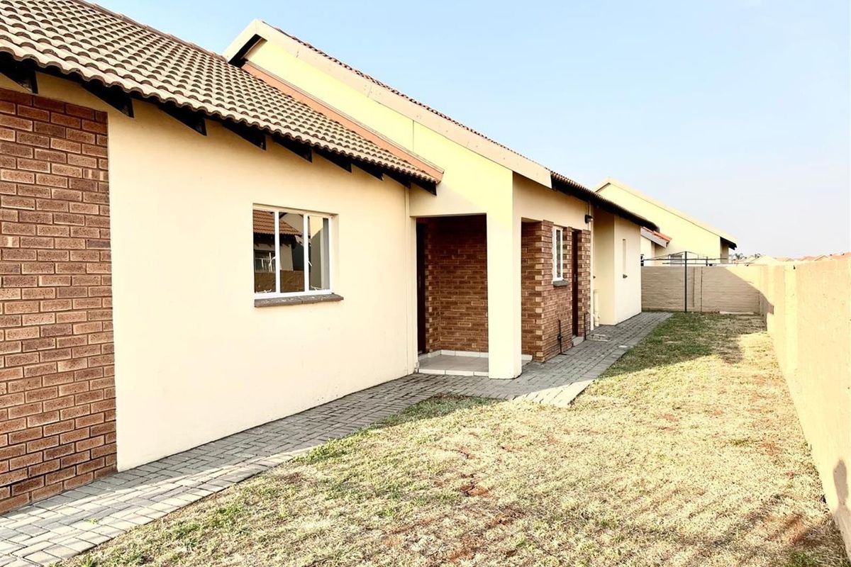 House For Sale in Waterkloof Hill Estate, Waterkloof AH, Rustenburg, North West - Photo 2