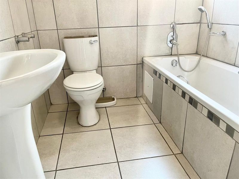 House For Sale in Waterkloof Hill Estate, Waterkloof AH, Rustenburg, North West - Photo 10