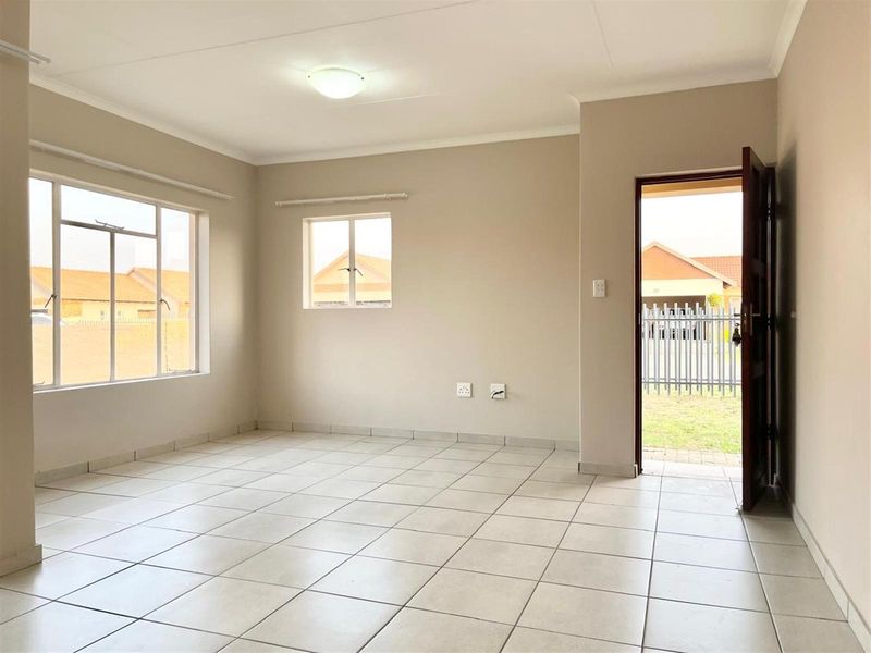 House For Sale in Waterkloof Hill Estate, Waterkloof AH, Rustenburg, North West - Photo 6