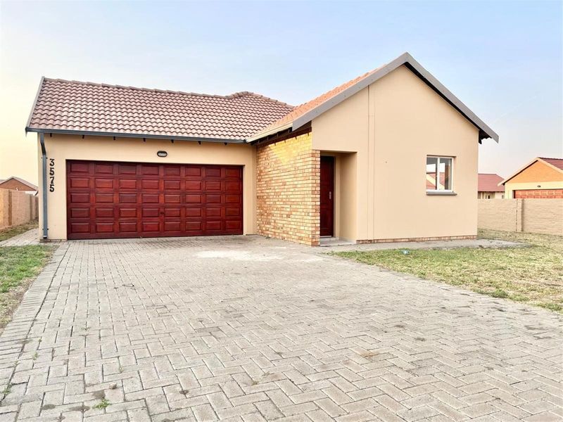 House For Sale in Waterkloof Hill Estate, Waterkloof AH, Rustenburg, North West - Photo 1