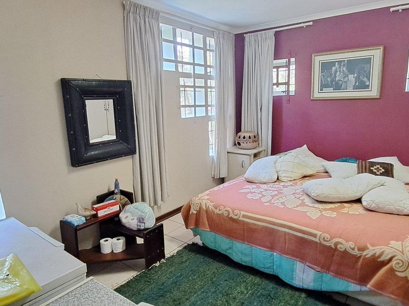 Renovation potential - 3 bedroom House For Sale in Palm Beach, Port Edward, KwaZulu Natal - Photo 4