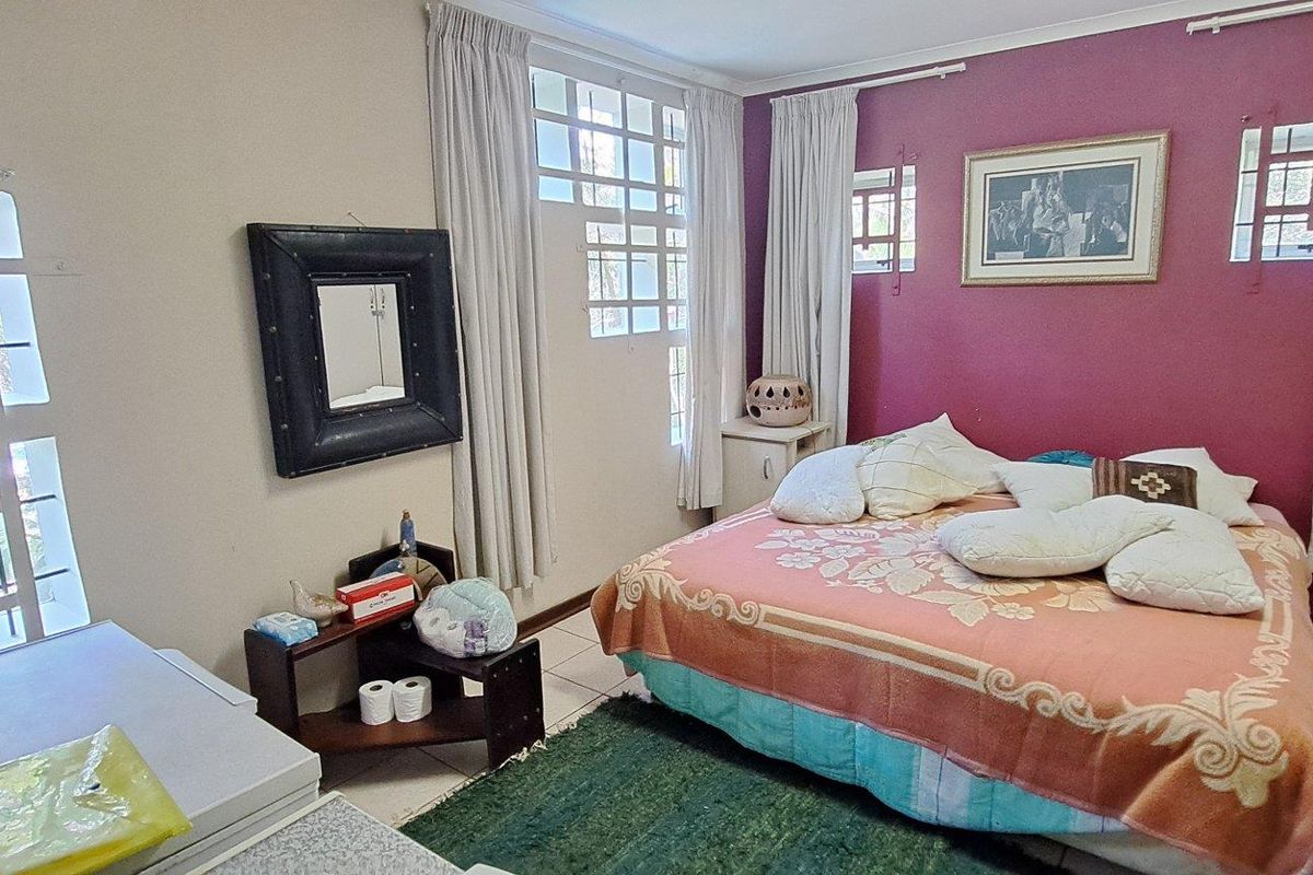 Renovation potential - 3 bedroom House For Sale in Palm Beach, Port Edward, KwaZulu Natal - Photo 4