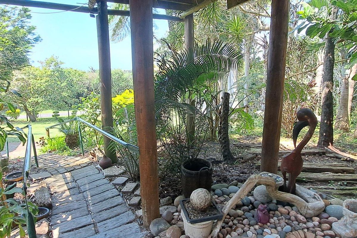 Renovation potential - 3 bedroom House For Sale in Palm Beach, Port Edward, KwaZulu Natal - Photo 2