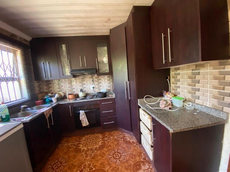 3-Bedroom Farm-Style Home for Sale in Umkhazini, KwaMakhutha - Photo 7