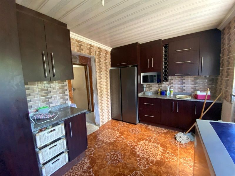 3-Bedroom Farm-Style Home for Sale in Umkhazini, KwaMakhutha - Photo 9