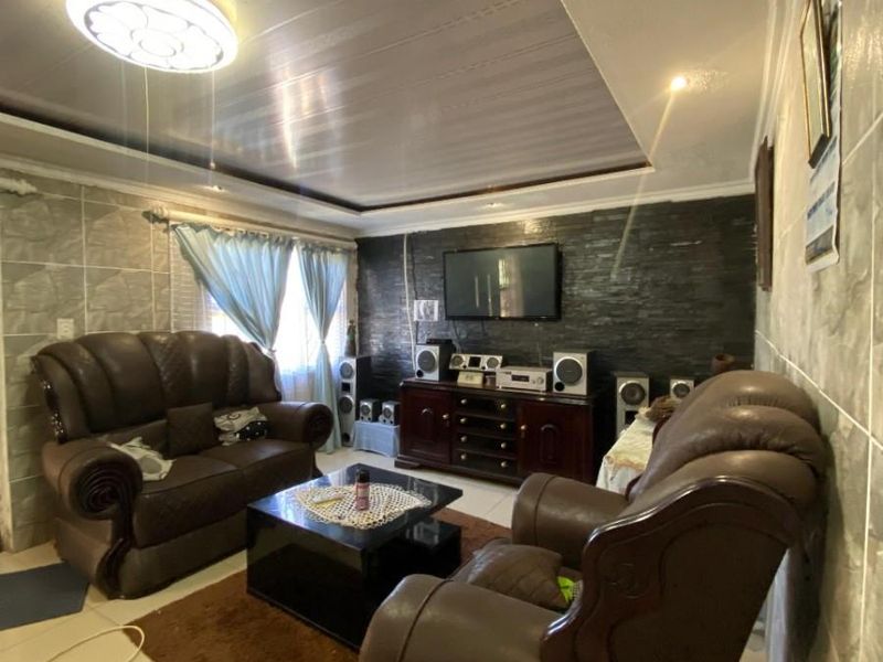 3-Bedroom Farm-Style Home for Sale in Umkhazini, KwaMakhutha - Photo 4