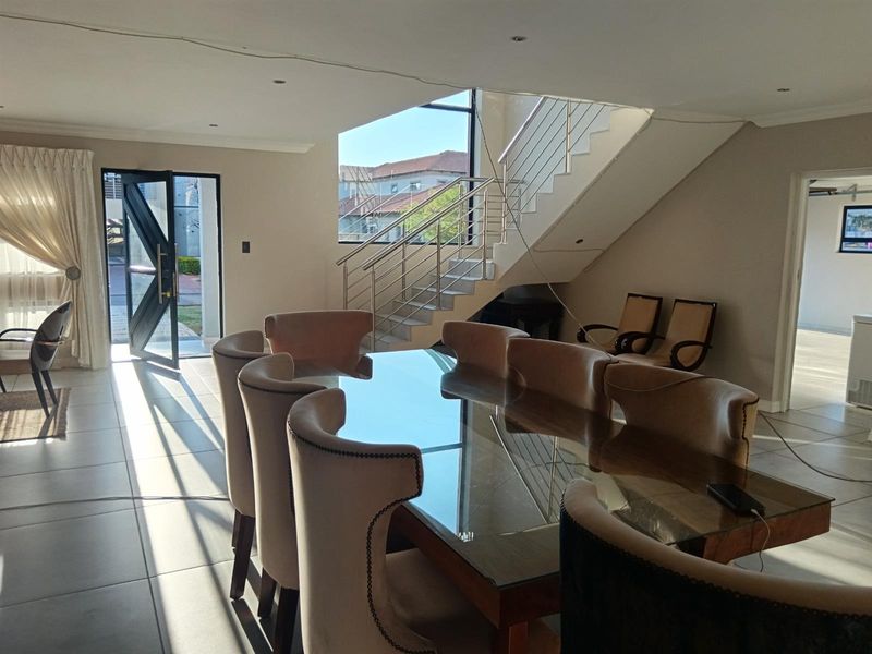 Luxurious 5-Bedroom Family Home in Secure Estate - Photo 6