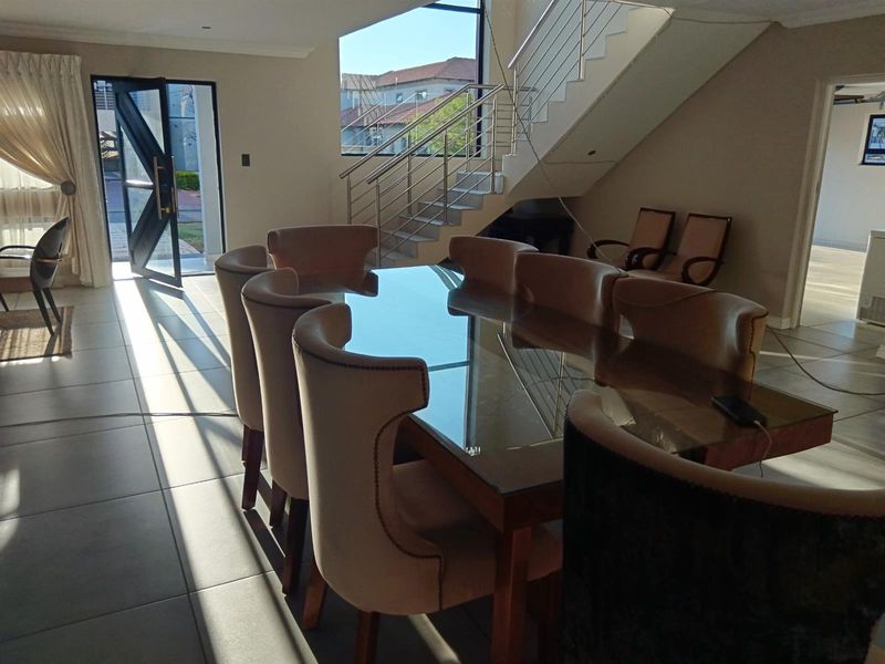 Luxurious 5-Bedroom Family Home in Secure Estate - Photo 7