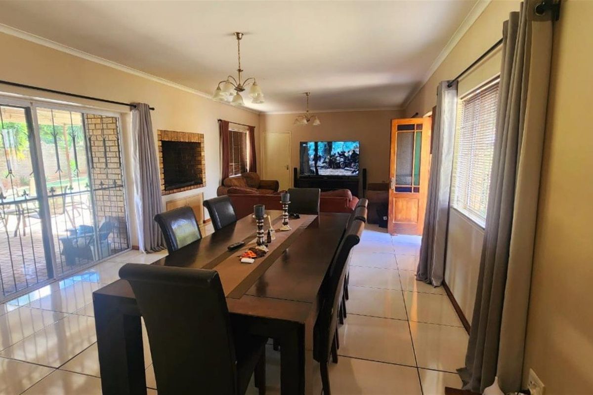 3 Bedroom Home for Sale in Tafelzicht - Photo 2