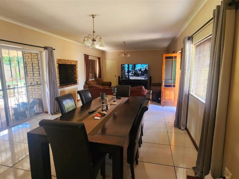 3 Bedroom Home for Sale in Tafelzicht - Photo 2