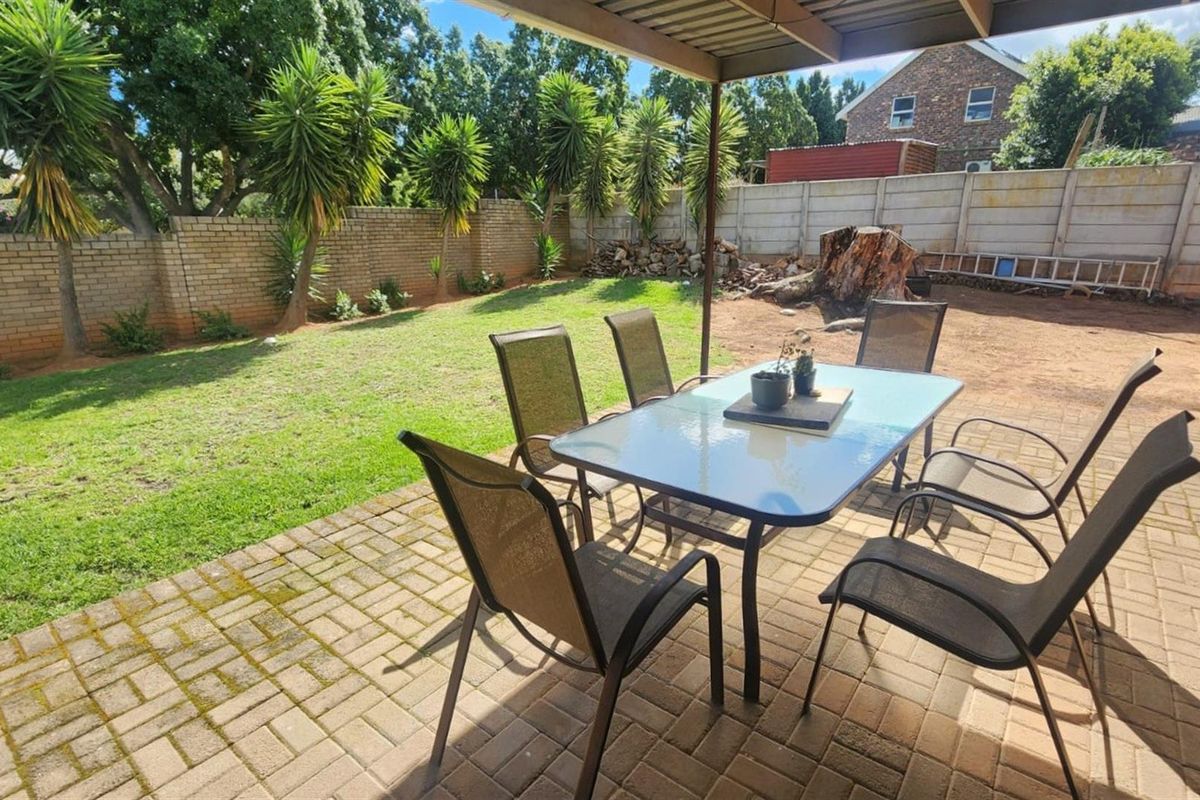 3 Bedroom Home for Sale in Tafelzicht - Photo 3