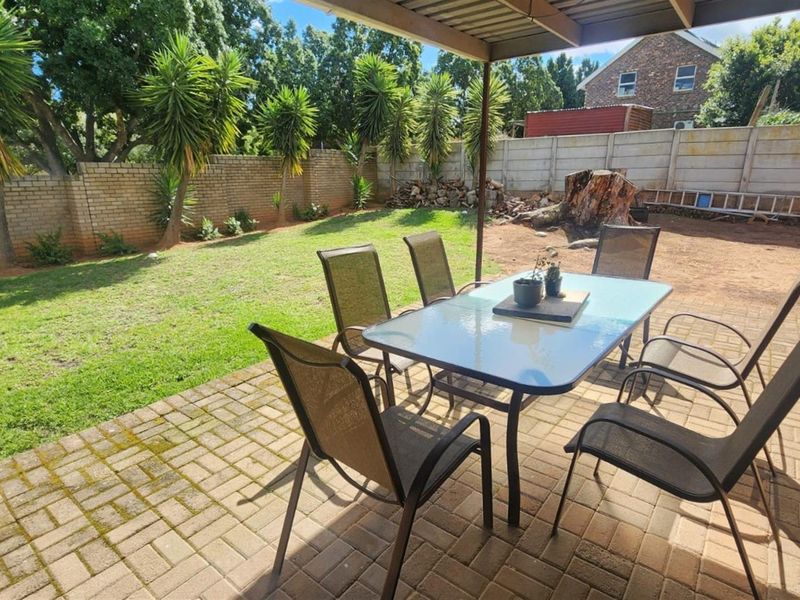 3 Bedroom Home for Sale in Tafelzicht - Photo 3