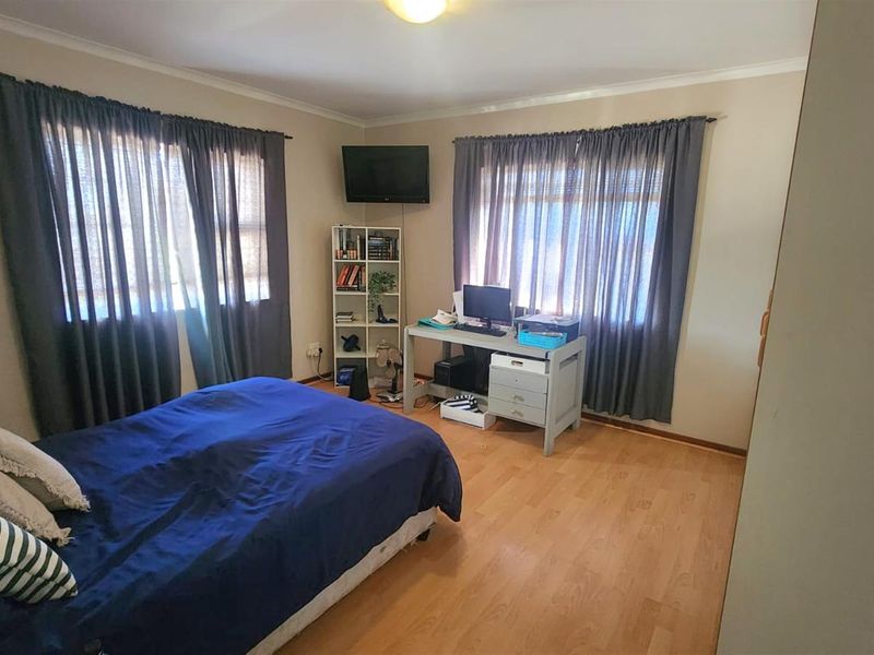 3 Bedroom Home for Sale in Tafelzicht - Photo 8