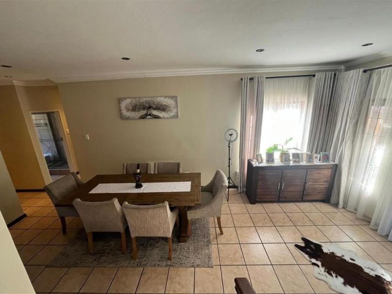 4 House For Sale in Montana Pretoria Gauteng - Photo 9