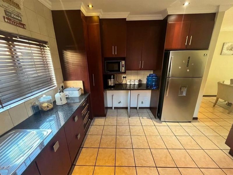 4 House For Sale in Montana Pretoria Gauteng - Photo 4