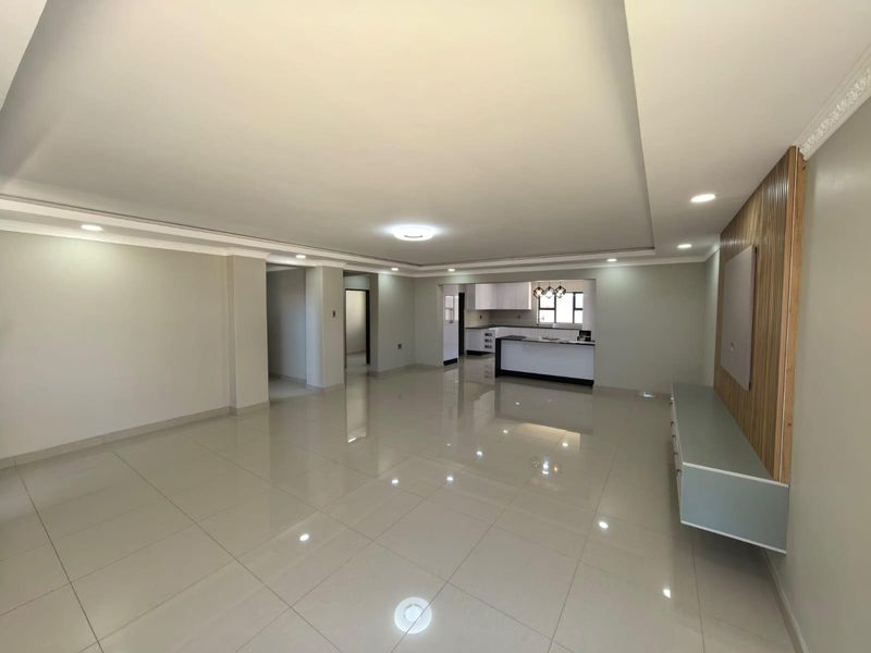 Ultra Modern 5 Bedroom Gem For Sale! - Photo 4