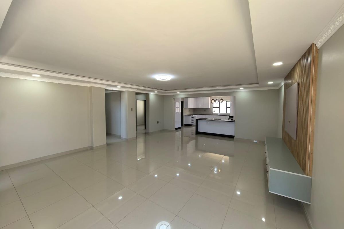 Ultra Modern 5 Bedroom Gem For Sale! - Photo 4