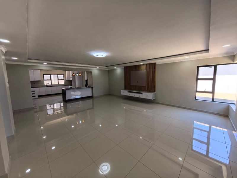 Ultra Modern 5 Bedroom Gem For Sale! - Photo 2