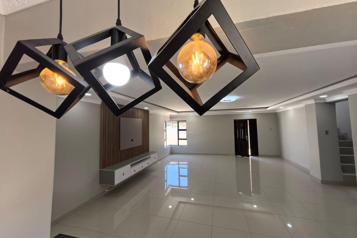 Ultra Modern 5 Bedroom Gem For Sale! - Photo 5