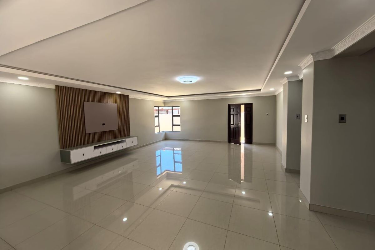 Ultra Modern 5 Bedroom Gem For Sale! - Photo 3