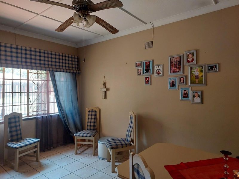 ​Spacious 3-Bedroom Family Home with Income Potential - Boksburg South - Photo 9