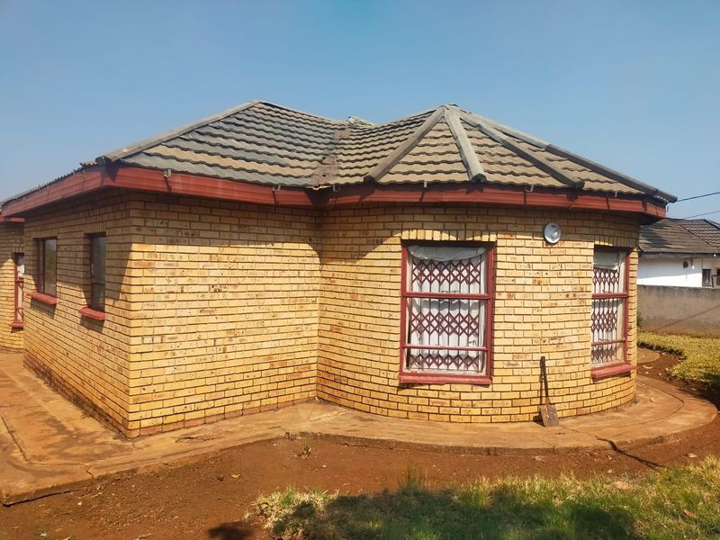 House For Sale in Makwarela Ext 3 - Photo 2