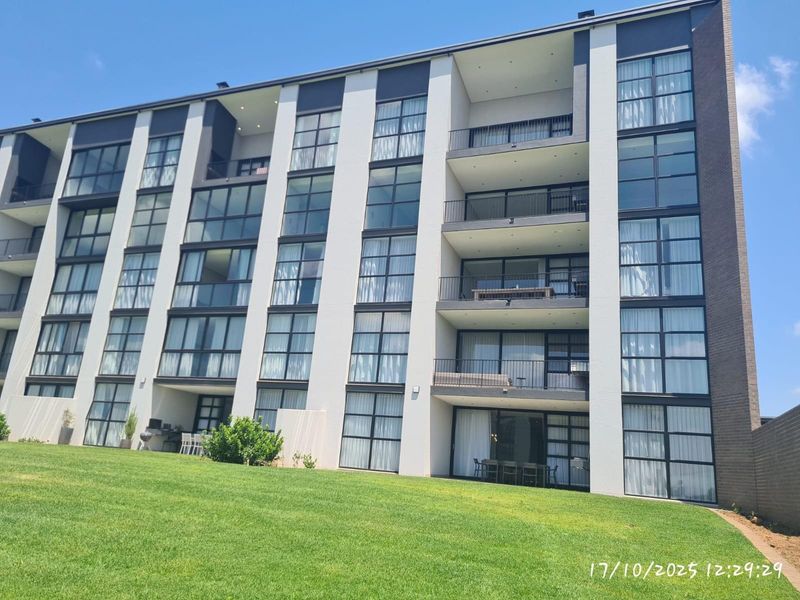 Elegant 3 Bedroom Fully Furnished Apartment in Prestigious Midstream Sought-After Lifestyle Estate! - Photo 2