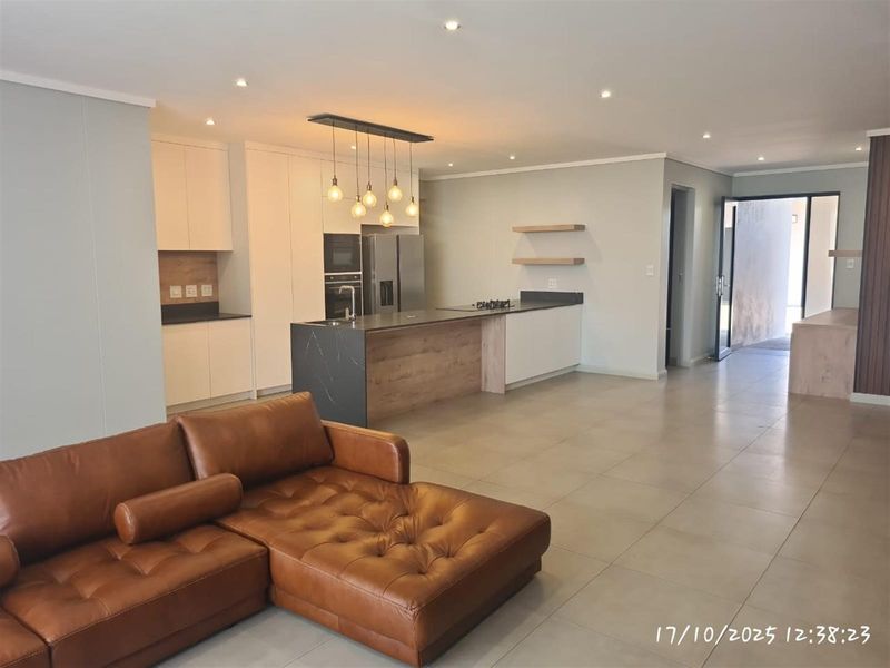 Elegant 3 Bedroom Fully Furnished Apartment in Prestigious Midstream Sought-After Lifestyle Estate! - Photo 7