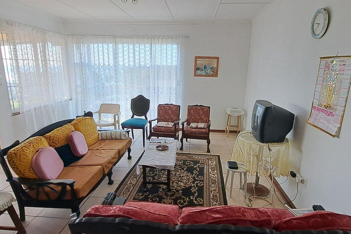 Three bedroom house with flat for Sale in Margate, KwaZulu Natal - Photo 4