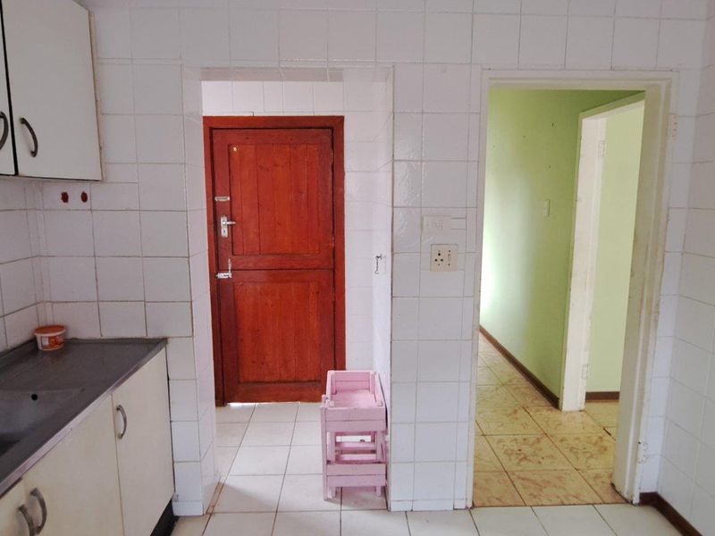 Three bedroom house with flat for Sale in Margate, KwaZulu Natal - Photo 6