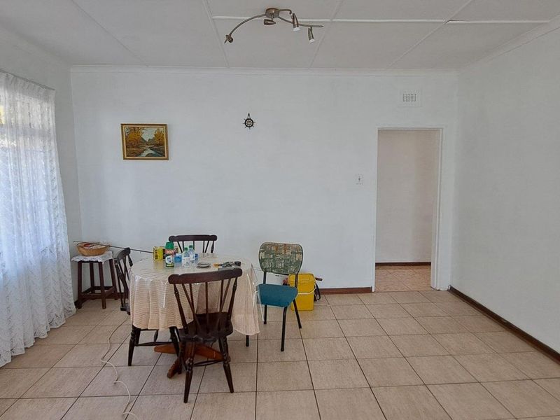 Three bedroom house with flat for Sale in Margate, KwaZulu Natal - Photo 3