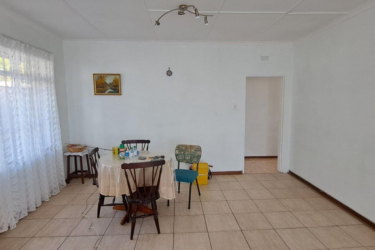 Three bedroom house with flat for Sale in Margate, KwaZulu Natal - Photo 3