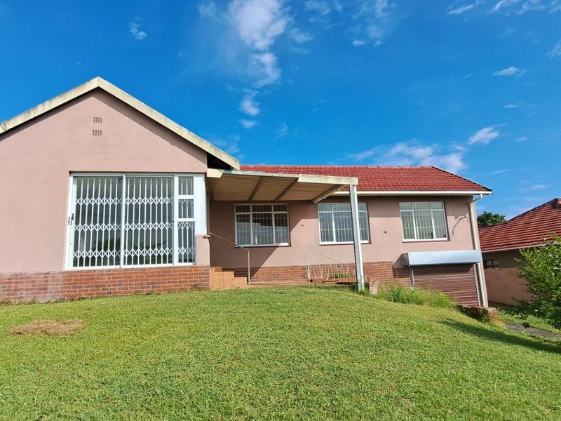 Three bedroom house with flat for Sale in Margate, KwaZulu Natal - Photo 1