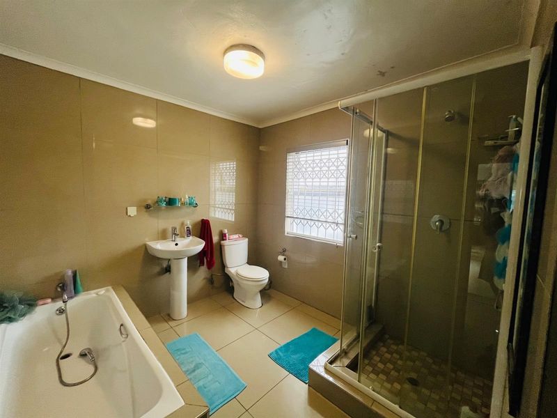 Leisure Bay Estate: Modern Living in a Lifestyle Estate with a Lake - Photo 10