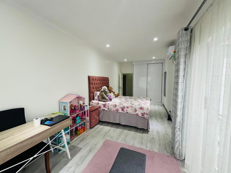 Leisure Bay Estate: Modern Living in a Lifestyle Estate with a Lake - Photo 8