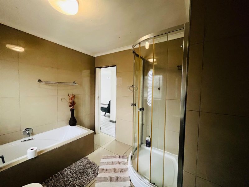 Leisure Bay Estate: Modern Living in a Lifestyle Estate with a Lake - Photo 7