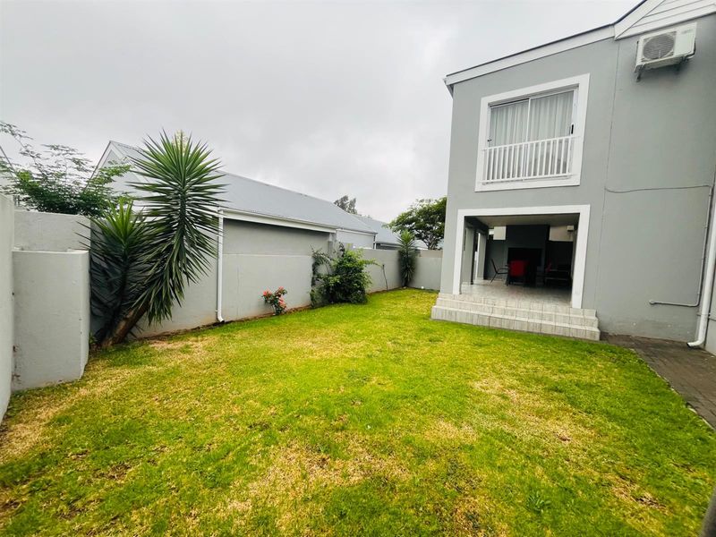 Leisure Bay Estate: Modern Living in a Lifestyle Estate with a Lake - Photo 4