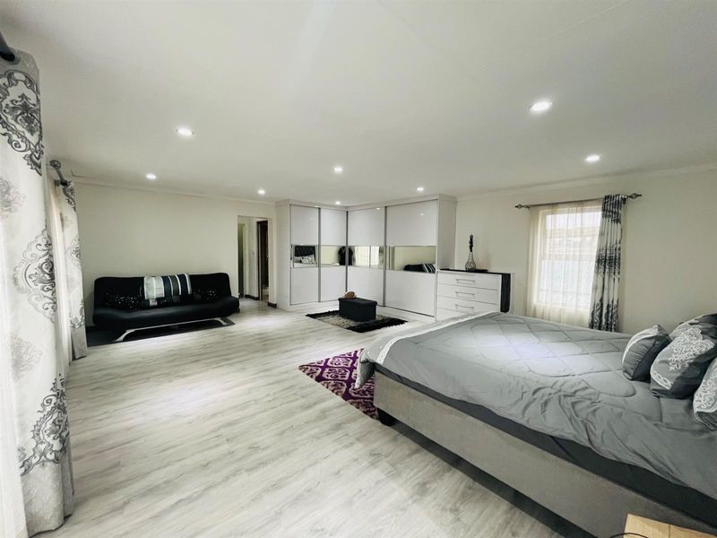 Leisure Bay Estate: Modern Living in a Lifestyle Estate with a Lake - Photo 5