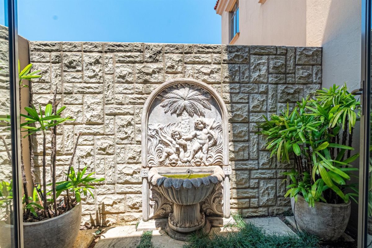 Luxury, Comfort, and Timeless Sophistication in the Prestigious Kyber Fountains Estate - Photo 2