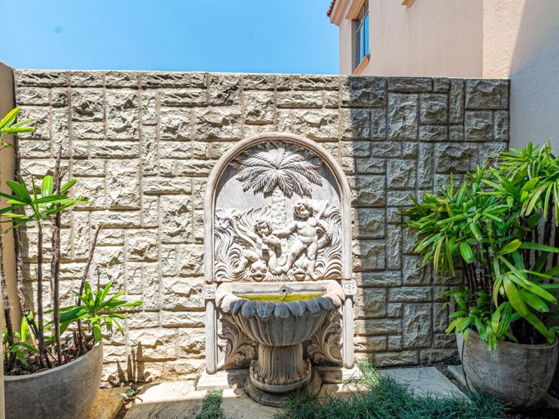 Luxury, Comfort, and Timeless Sophistication in the Prestigious Kyber Fountains Estate - Photo 2