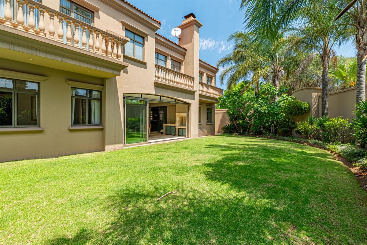 Luxury, Comfort, and Timeless Sophistication in the Prestigious Kyber Fountains Estate - Photo 4