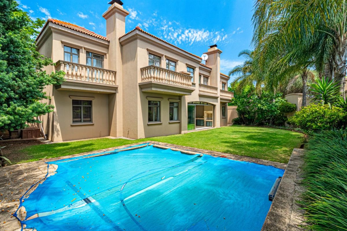 Luxury, Comfort, and Timeless Sophistication in the Prestigious Kyber Fountains Estate - Photo 5