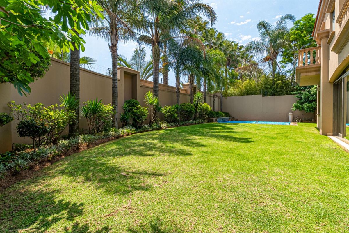 Luxury, Comfort, and Timeless Sophistication in the Prestigious Kyber Fountains Estate - Photo 3