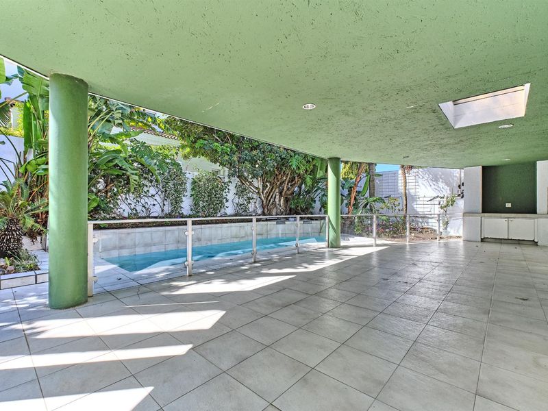 Bright and spacious simplex cluster in prime location, close to everything - Photo 9