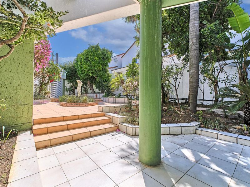 Bright and spacious simplex cluster in prime location, close to everything - Photo 10