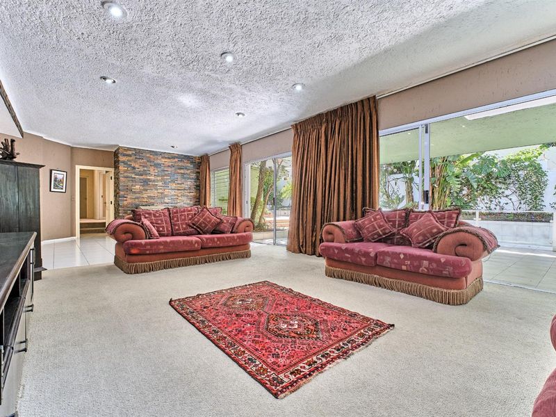 Bright and spacious simplex cluster in prime location, close to everything - Photo 7