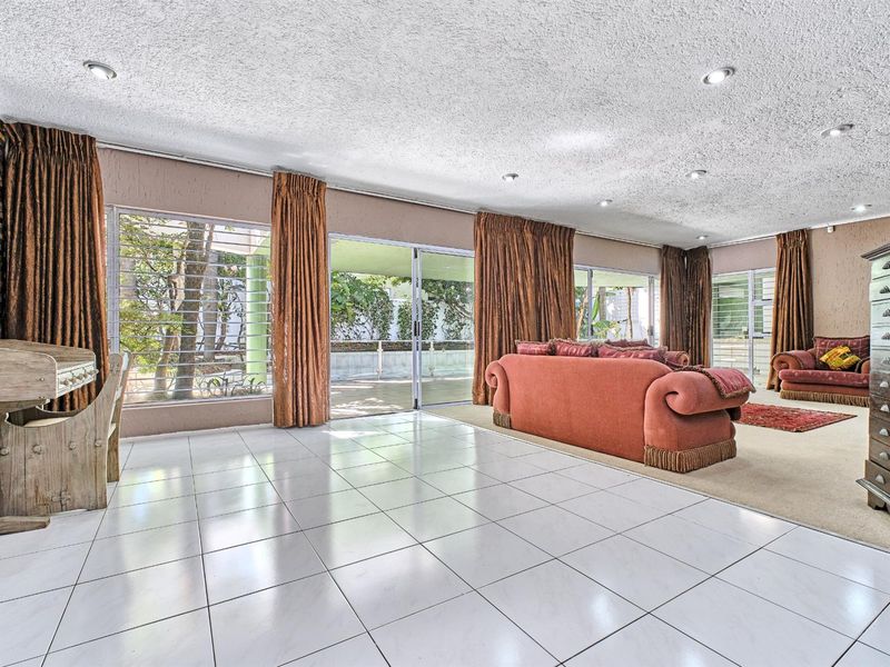 Bright and spacious simplex cluster in prime location, close to everything - Photo 5