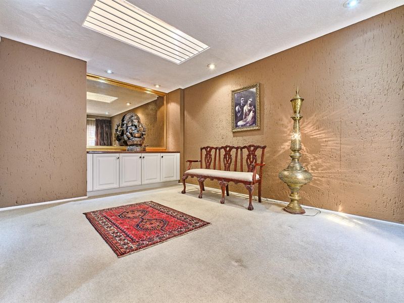 Bright and spacious simplex cluster in prime location, close to everything - Photo 4