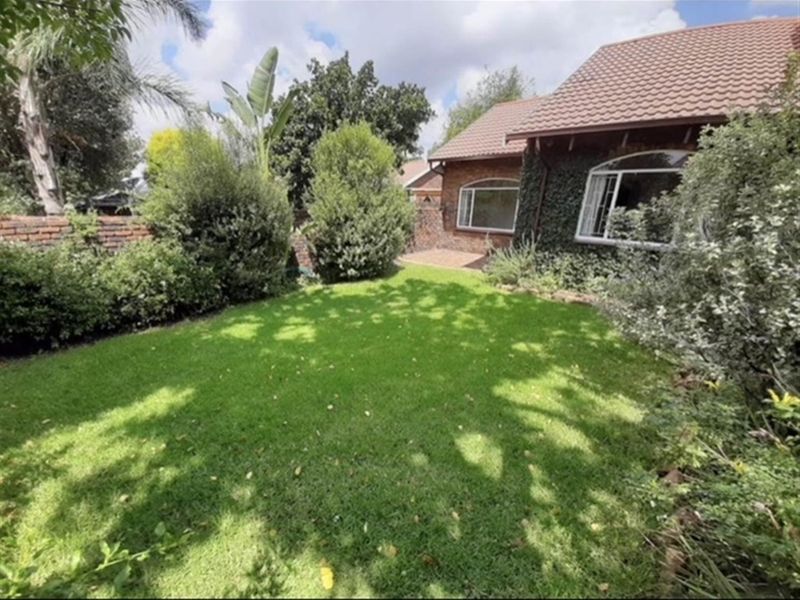 The Perfect Starter Home in Buccleuch! - Photo 4